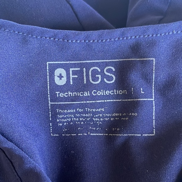 Figs Casma 3 Pocket Scrub Top - Picture 3 of 3